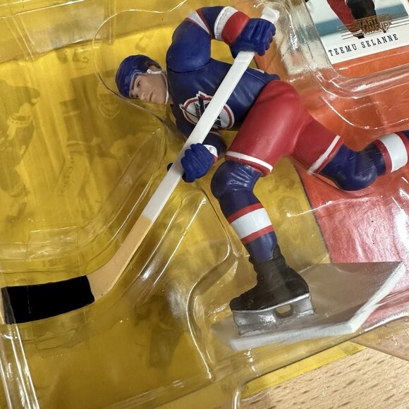 1994 Starting Lineup TEEMU SELANNE Hockey Figure  NHL  Winnipeg Jets Figurine - Picture 3 of 4